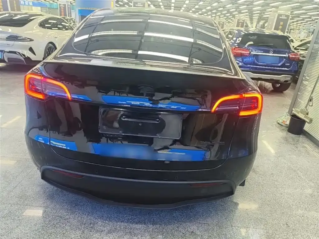 Tesla Model Y — фото 9