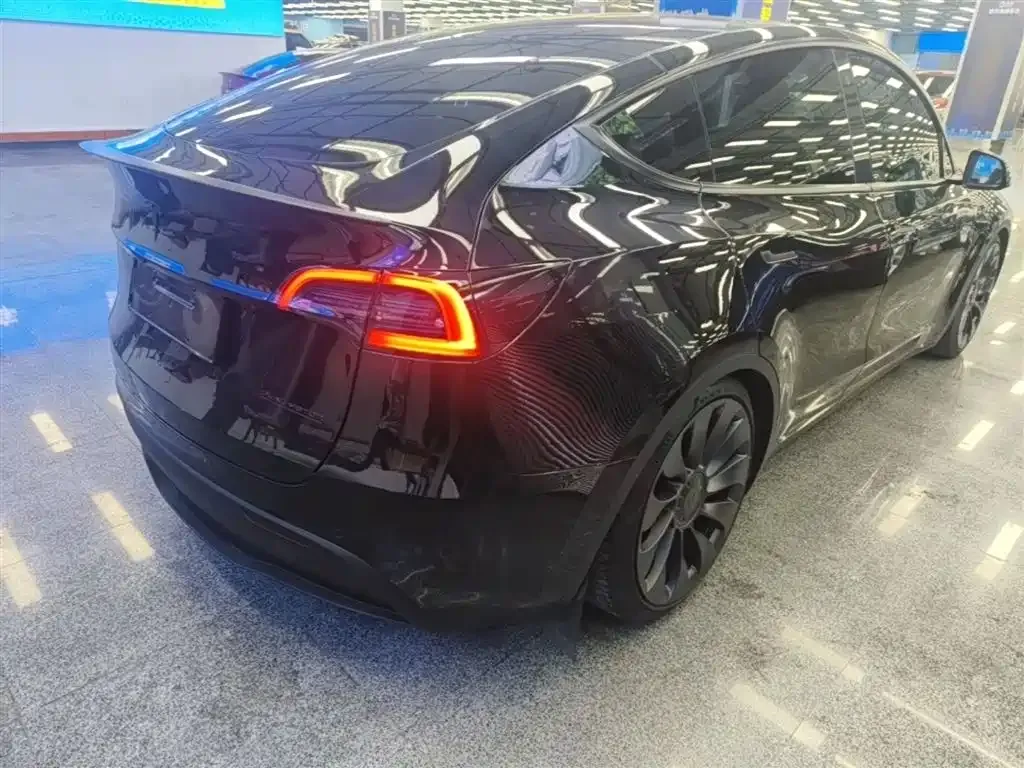 Tesla Model Y — фото 2