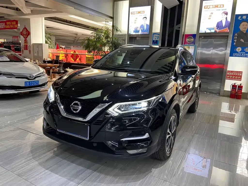 Nissan Qashqai — фото 1