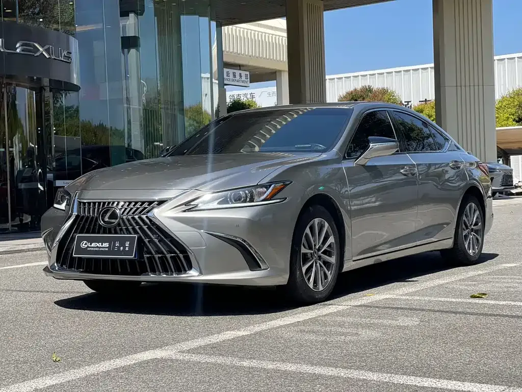 Lexus ES — фото 1