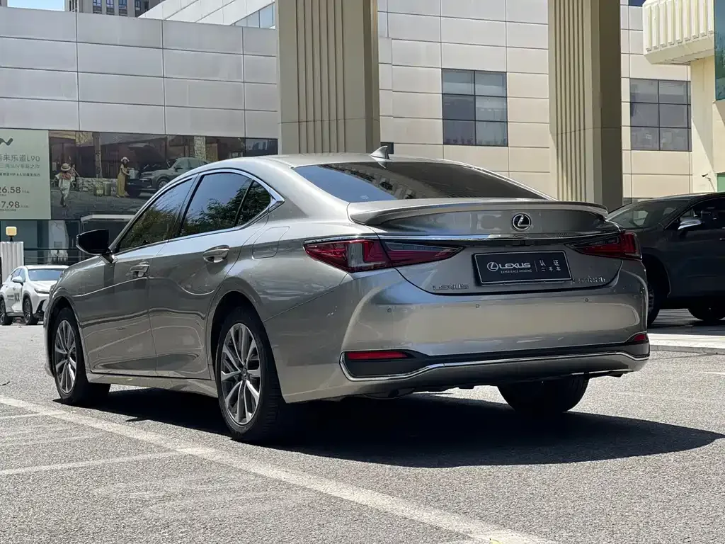 Lexus ES — фото 10