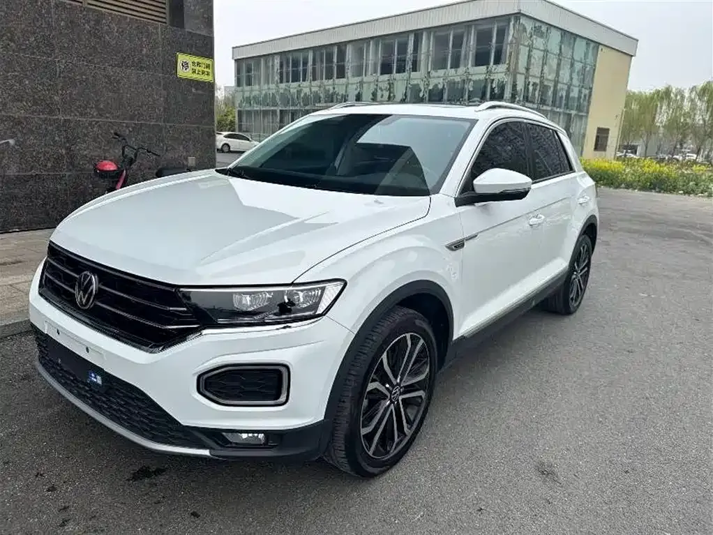 Volkswagen T-Roc — фото 1
