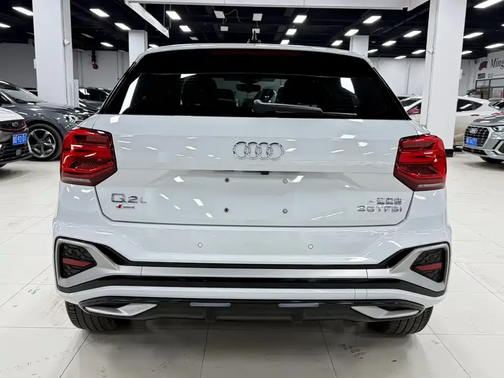 Audi Q2L — фото 5