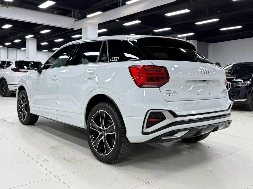 Audi Q2L — фото 6