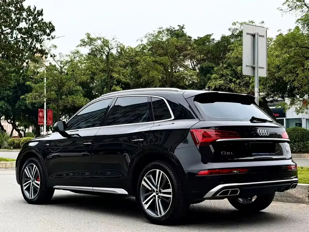 Audi Q5L — фото 9