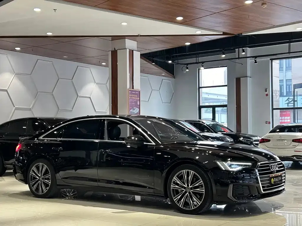 Audi A6L — фото 8