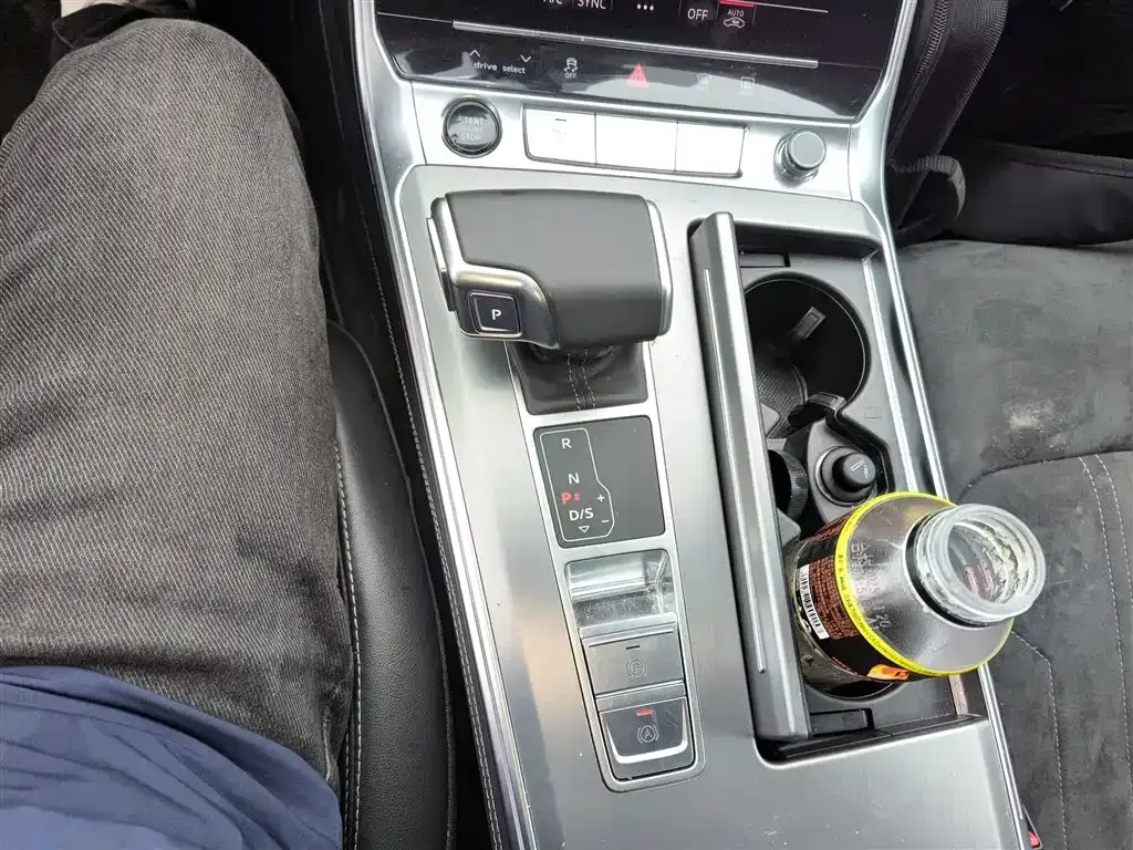 Audi A7L 2024 из CN, фото 10
