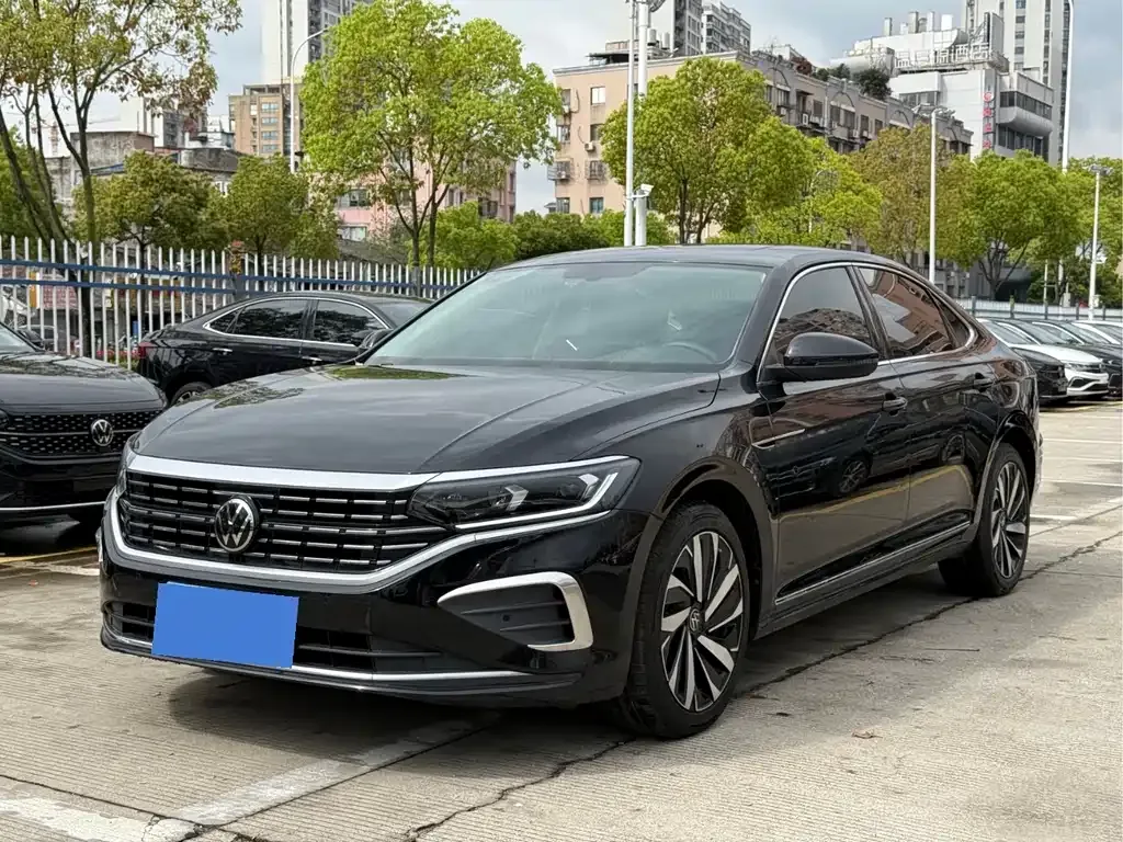 Volkswagen Passat — фото 1