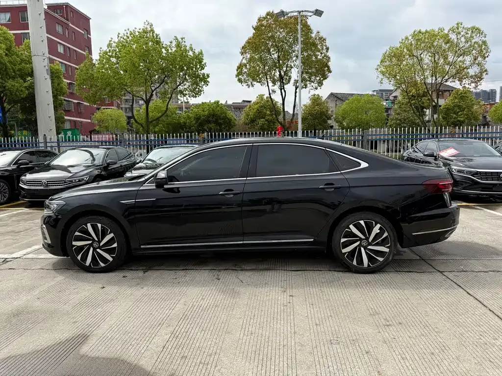 Volkswagen Passat — фото 8