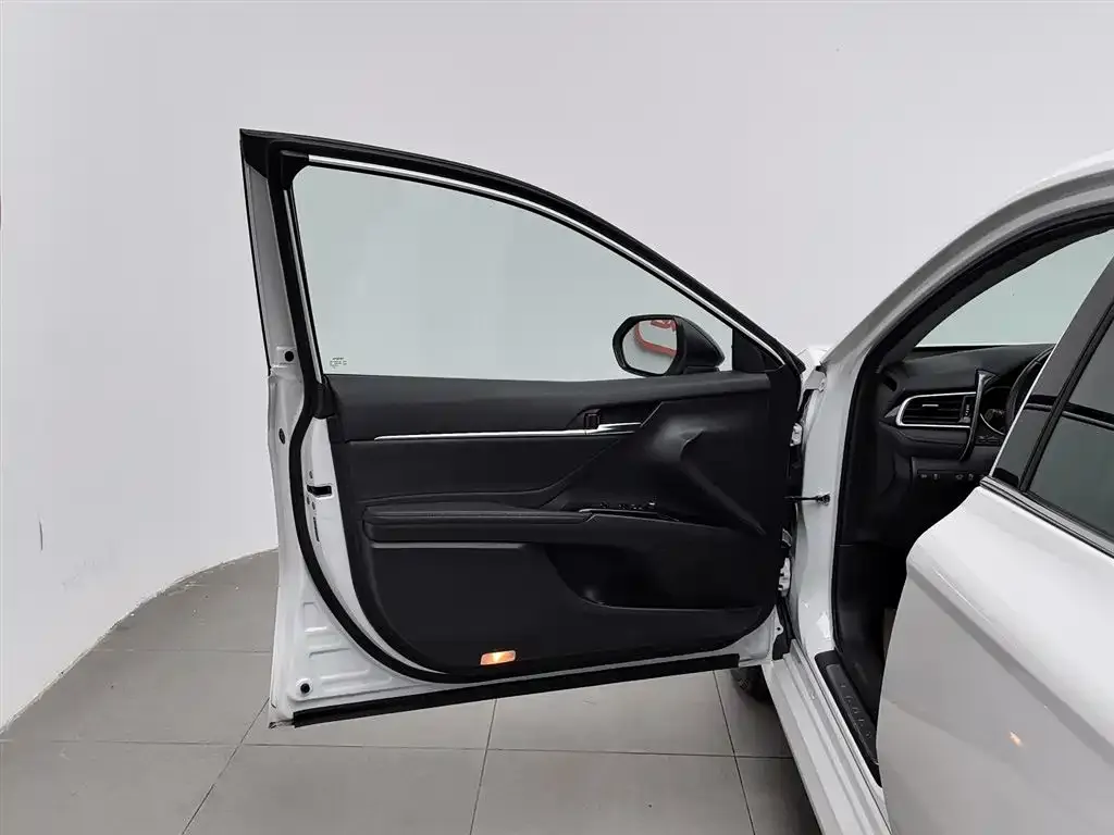 Toyota Camry 2023 из CN, фото 9
