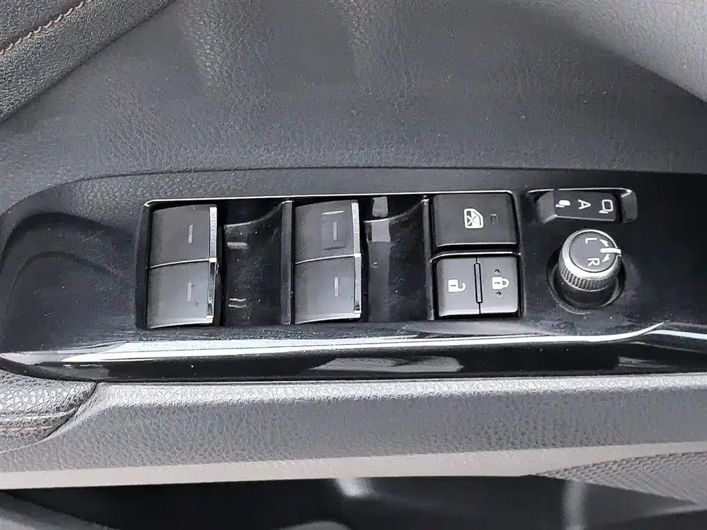 Toyota Camry 2023 из CN, фото 8