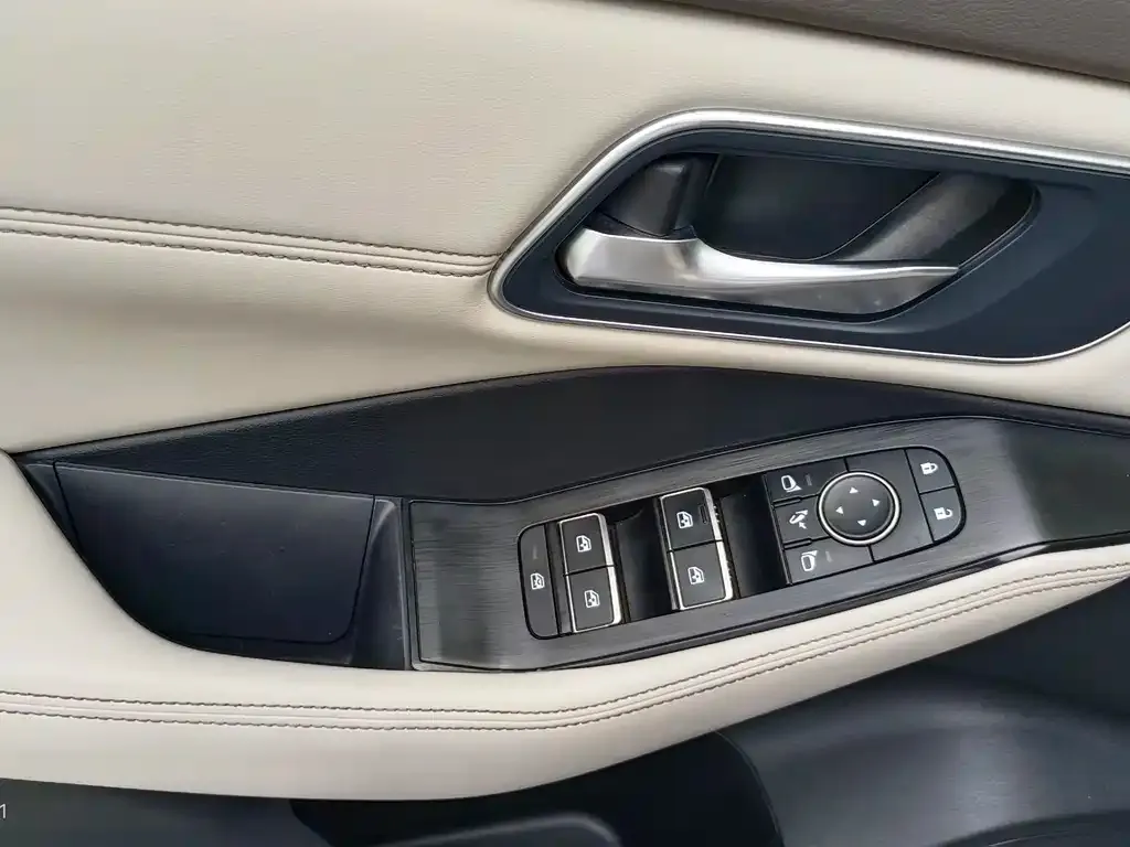 Nissan X-Trail — фото 10
