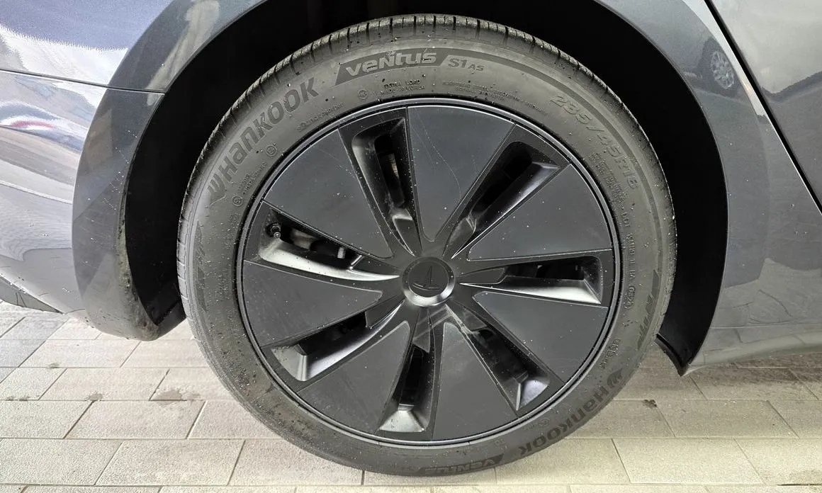 Tesla Model 3 — фото 10