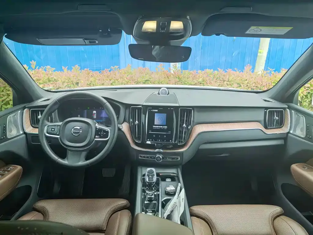 Volvo XC60 PHEV 2024 из CN, фото 3