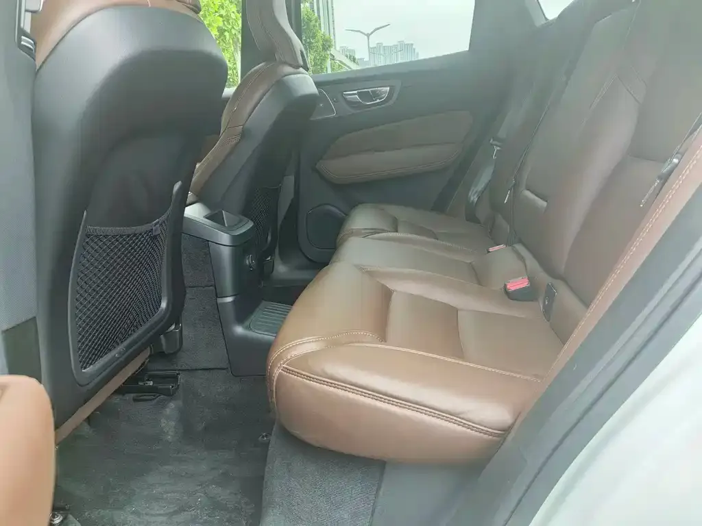 Volvo XC60 PHEV 2024 из CN, фото 9
