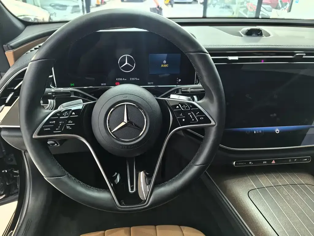 Mercedes-Benz E-Class — фото 10
