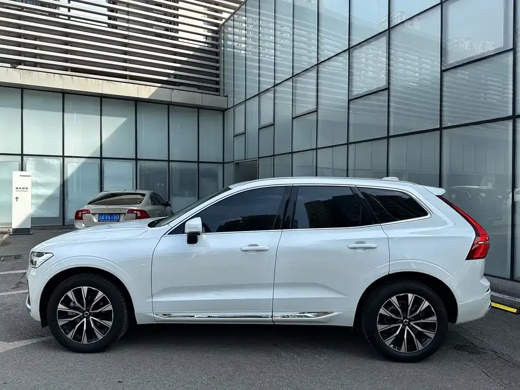 Volvo XC60 — фото 2