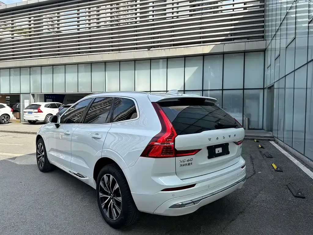 Volvo XC60 — фото 6