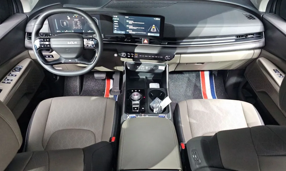 Kia Carnival — фото 10