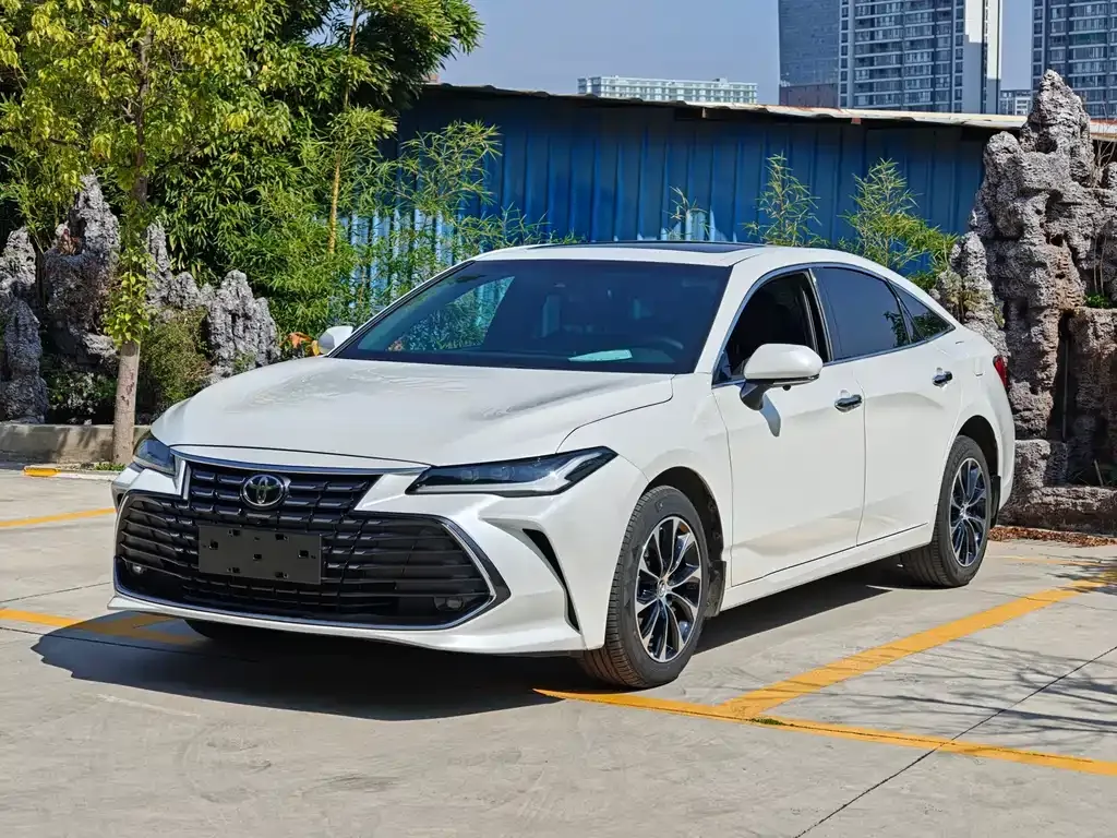 Toyota Avalon — фото 1