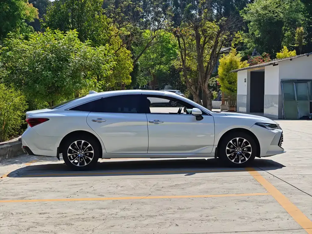 Toyota Avalon — фото 8
