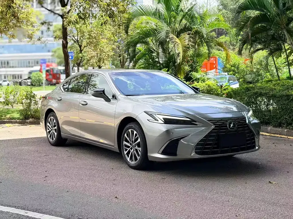 Lexus ES — фото 10