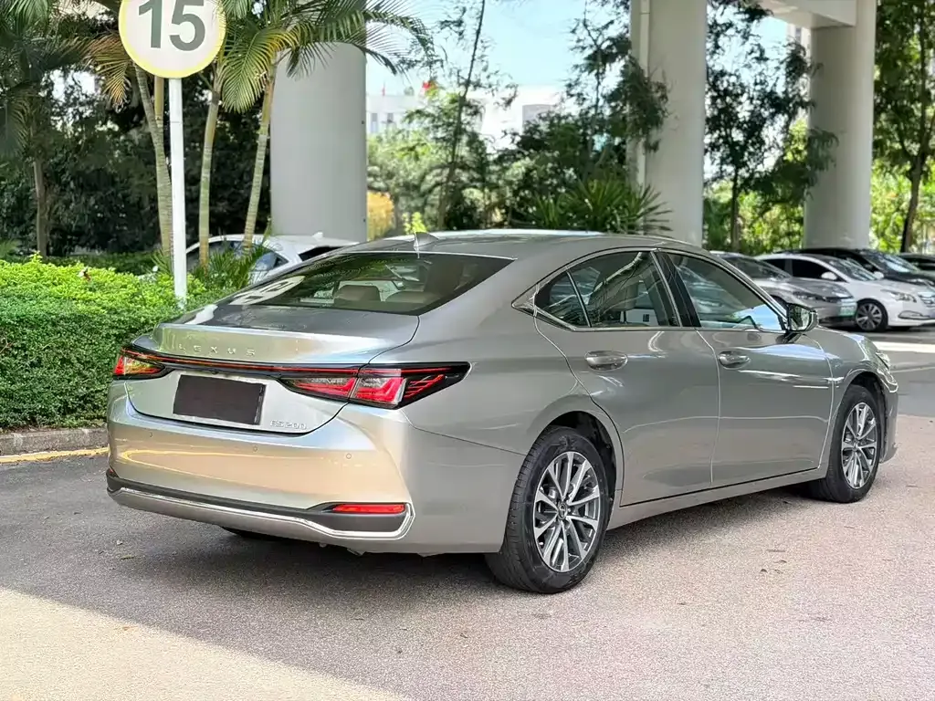 Lexus ES — фото 9
