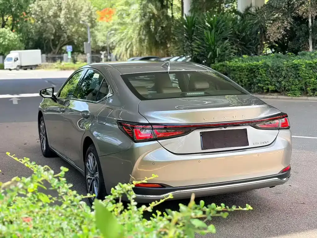 Lexus ES — фото 8