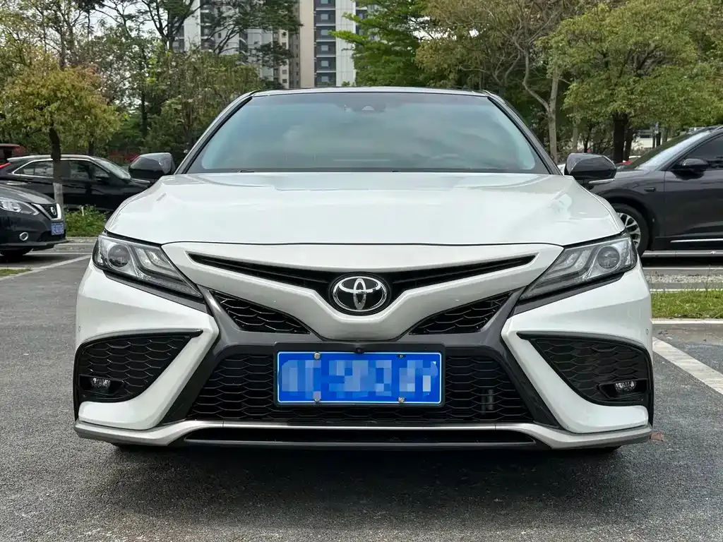 Toyota Camry — фото 5