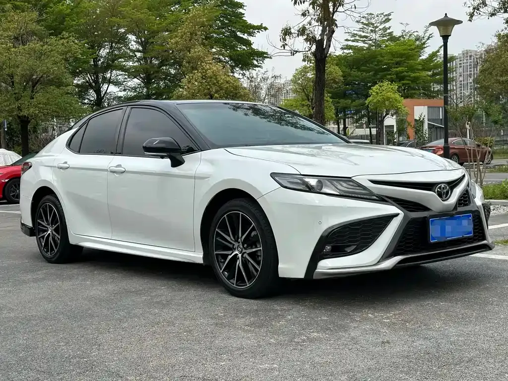 Toyota Camry — фото 10