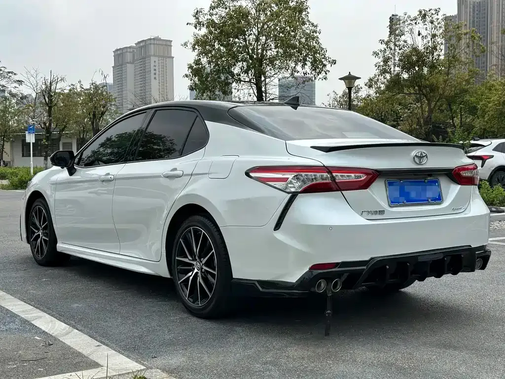 Toyota Camry — фото 7