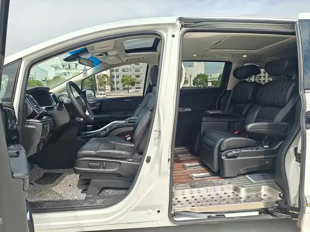 Honda Elysion 2021 из CN, фото 2