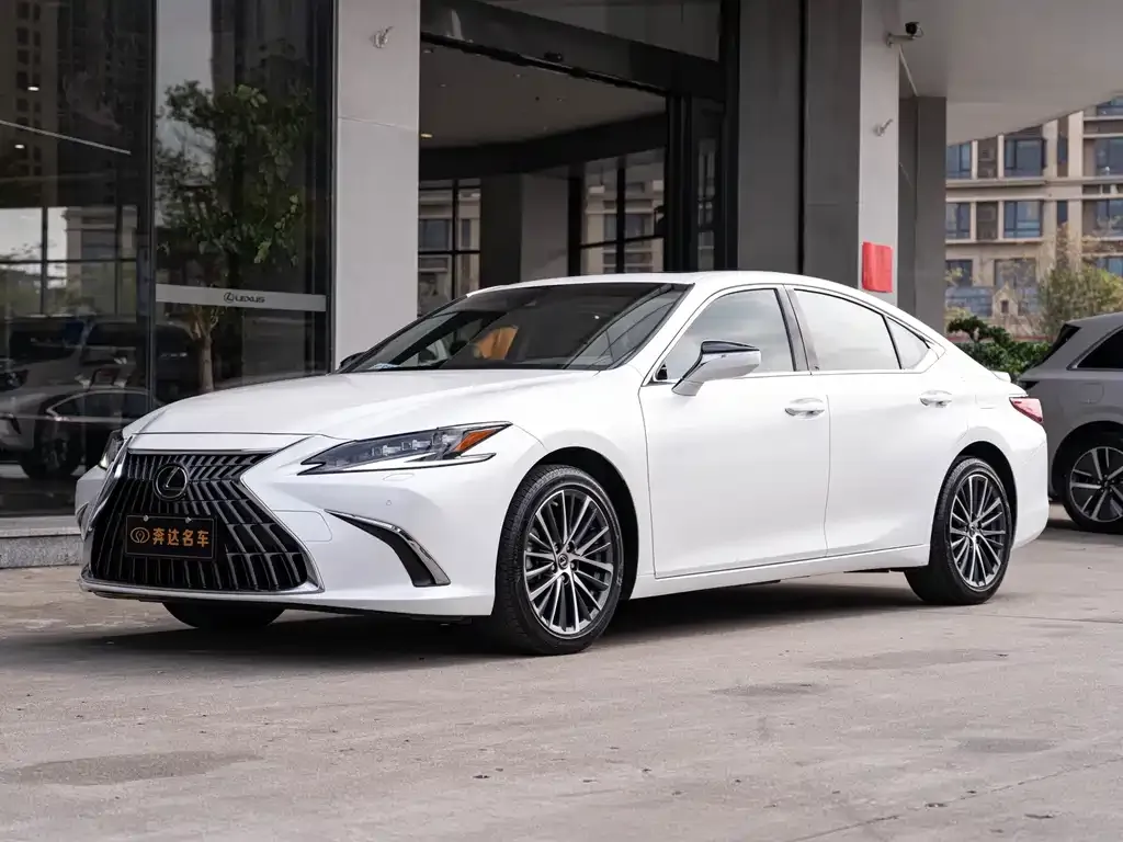 Lexus ES — фото 1