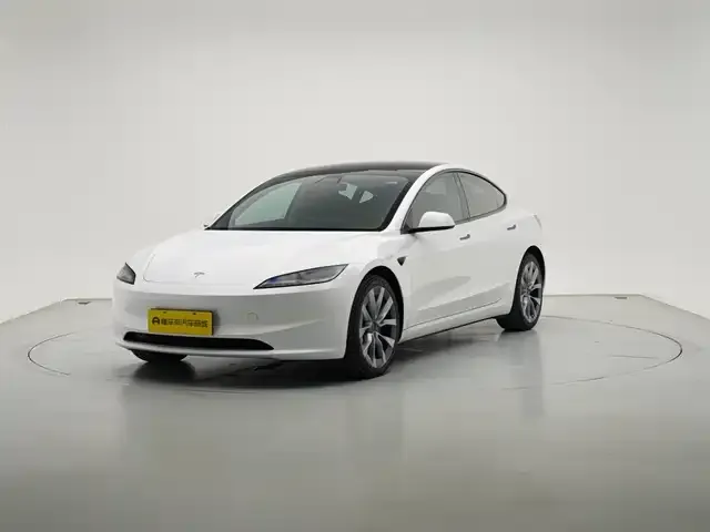 Tesla Model 3 — фото 1