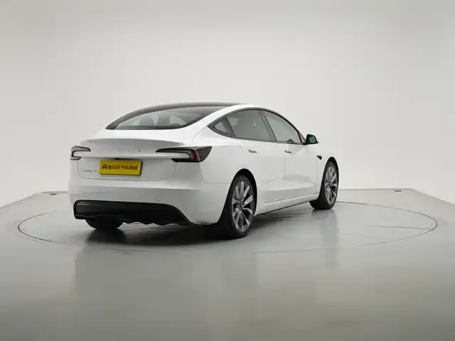 Tesla Model 3 — фото 6