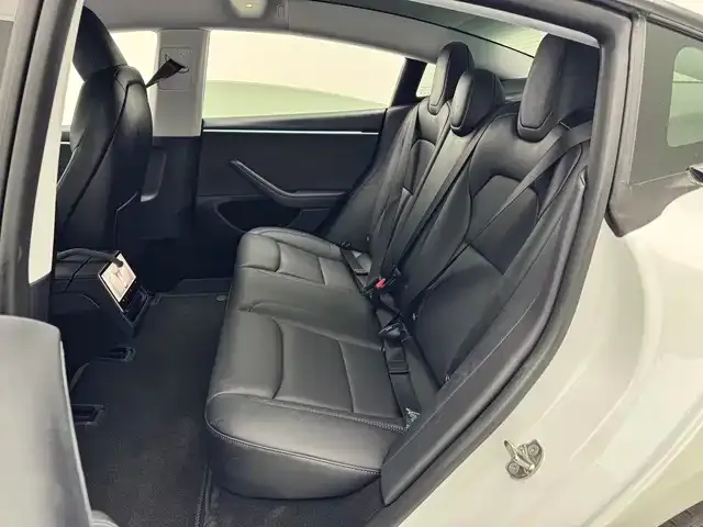 Tesla Model 3 — фото 4