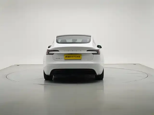 Tesla Model 3 — фото 3