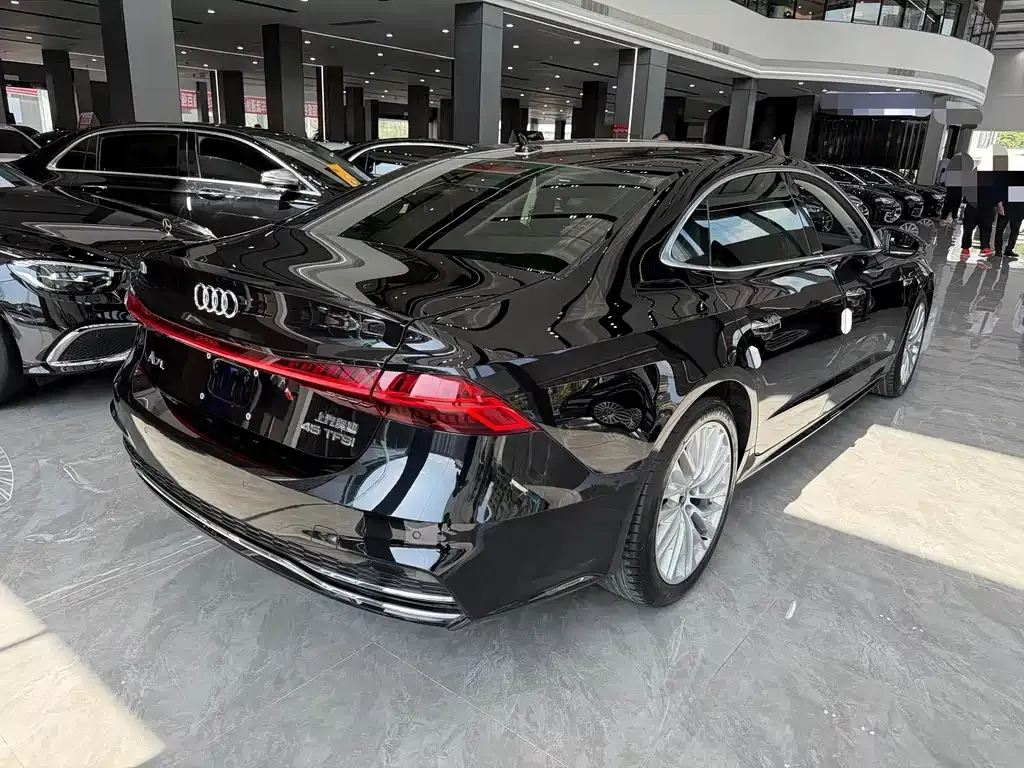 Audi A7L 2024 из CN, фото 7