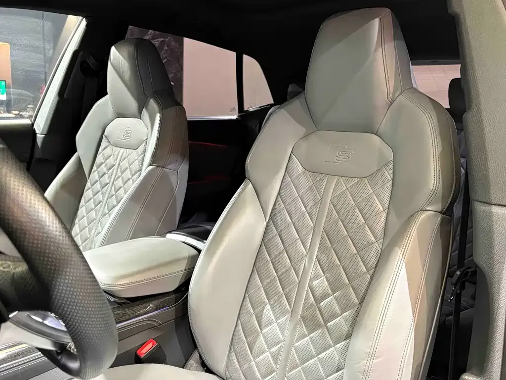 Audi Q8 2021 из CN, фото 4