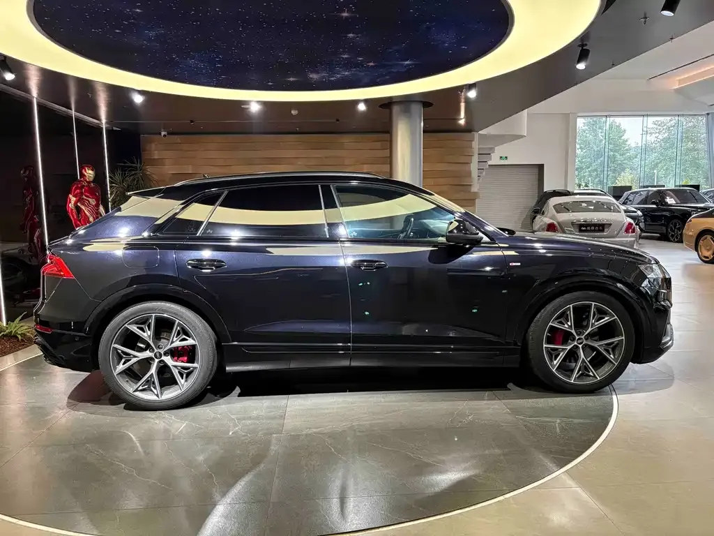 Audi Q8 2021 из CN, фото 7