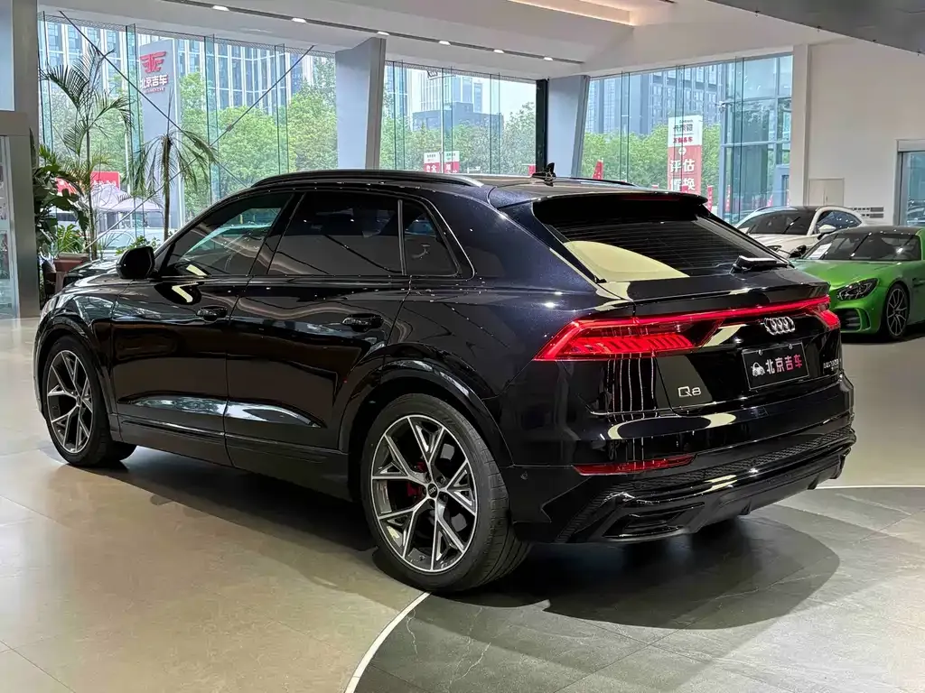 Audi Q8 2021 из CN, фото 9
