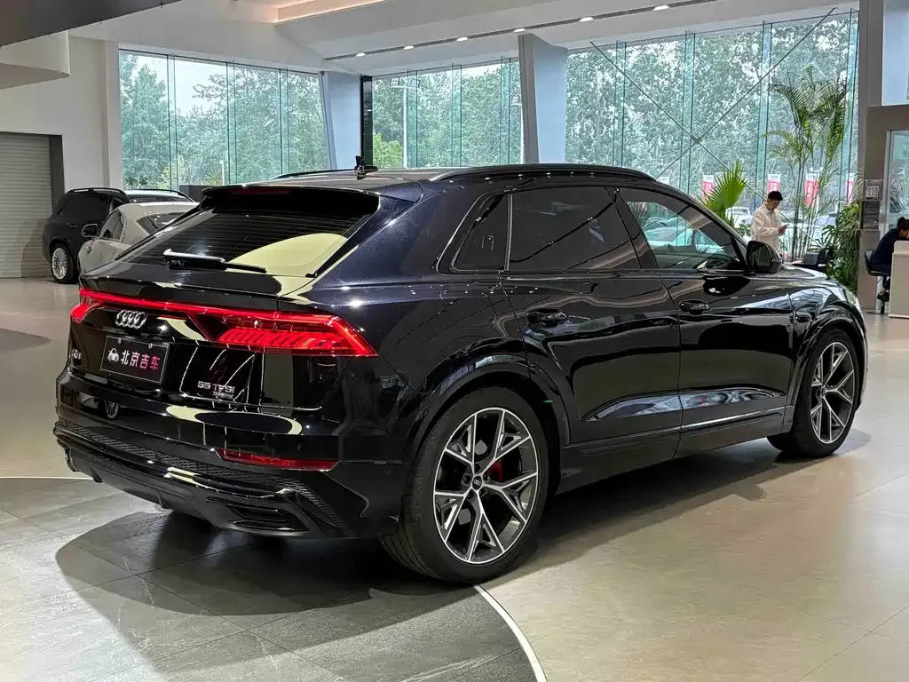 Audi Q8 2021 из CN, фото 10