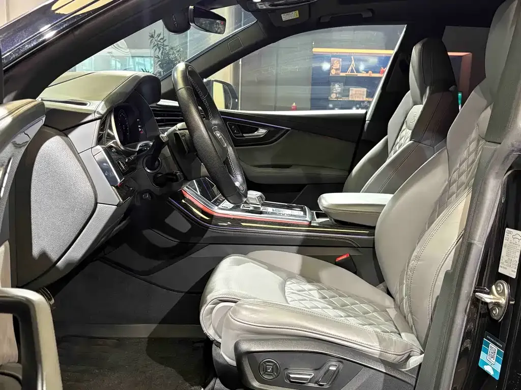 Audi Q8 2021 из CN, фото 5