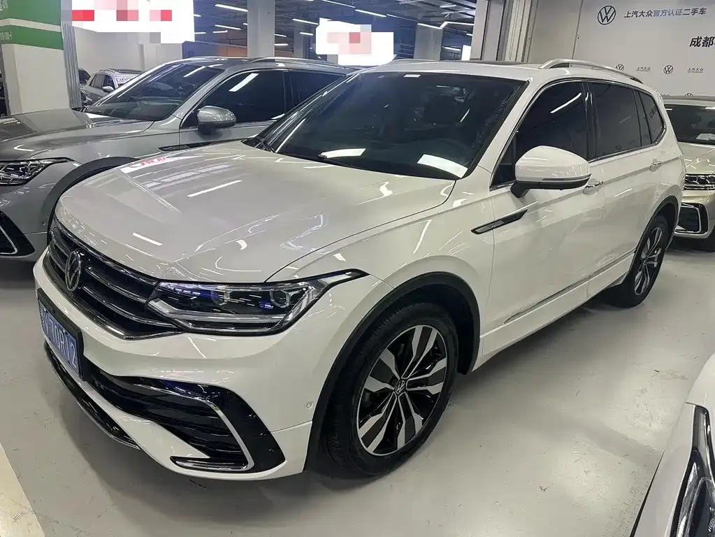 Volkswagen Tiguan L — фото 1