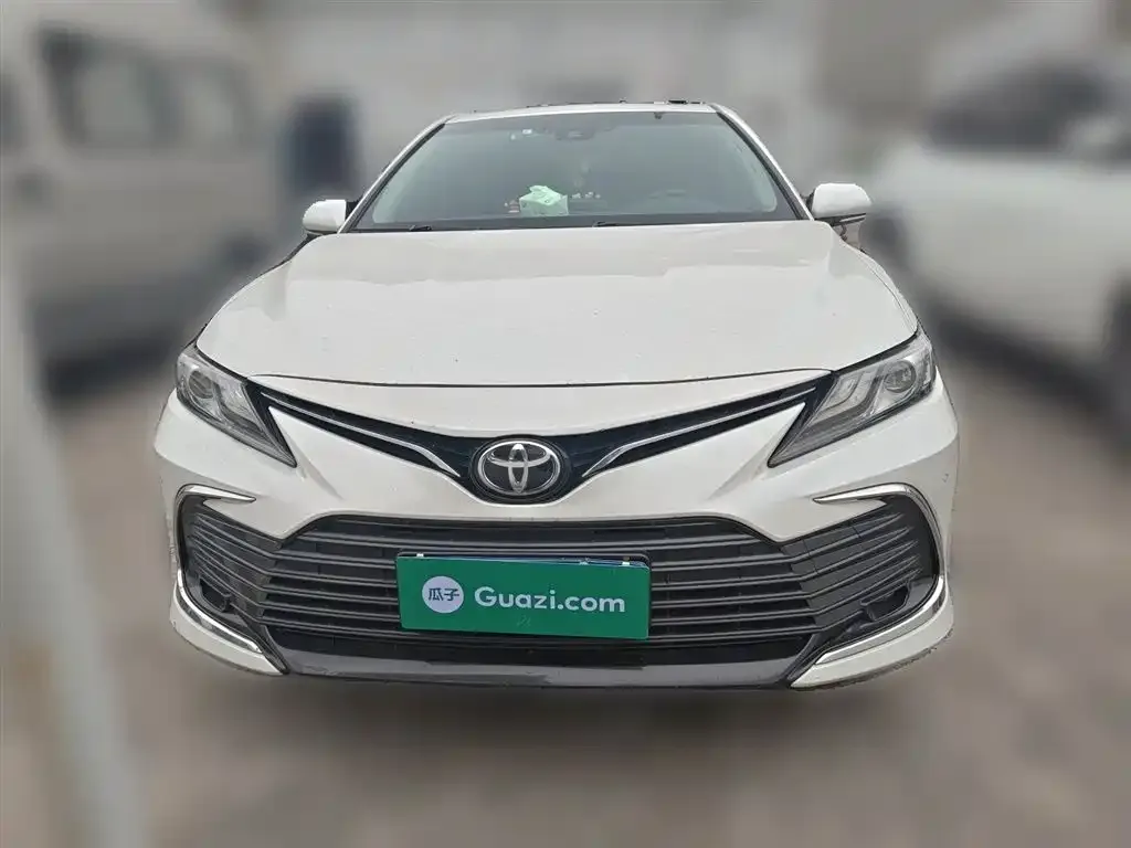 Toyota Camry — фото 2