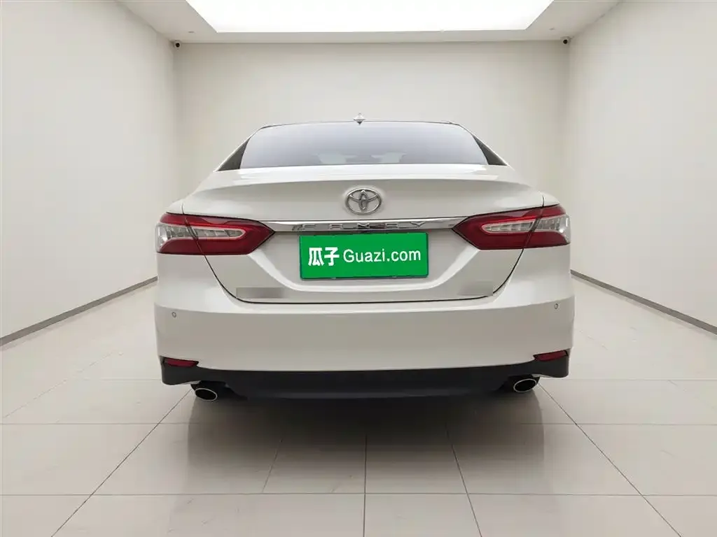 Toyota Camry — фото 5