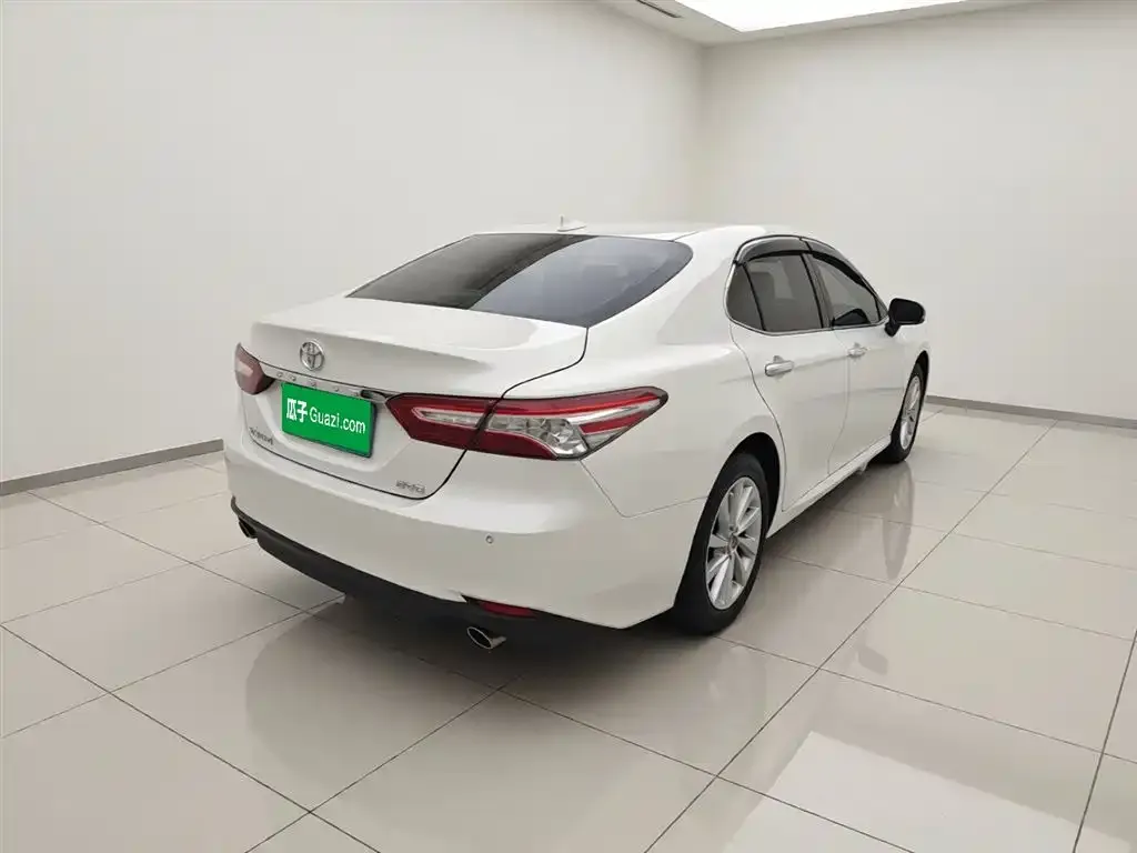 Toyota Camry — фото 3