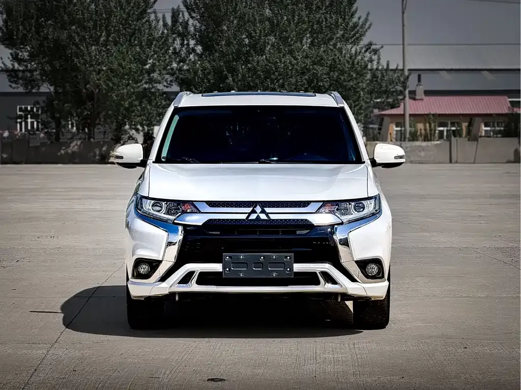 Mitsubishi Outlander — фото 8