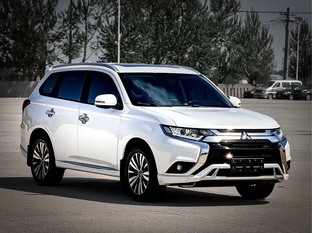 Mitsubishi Outlander — фото 9