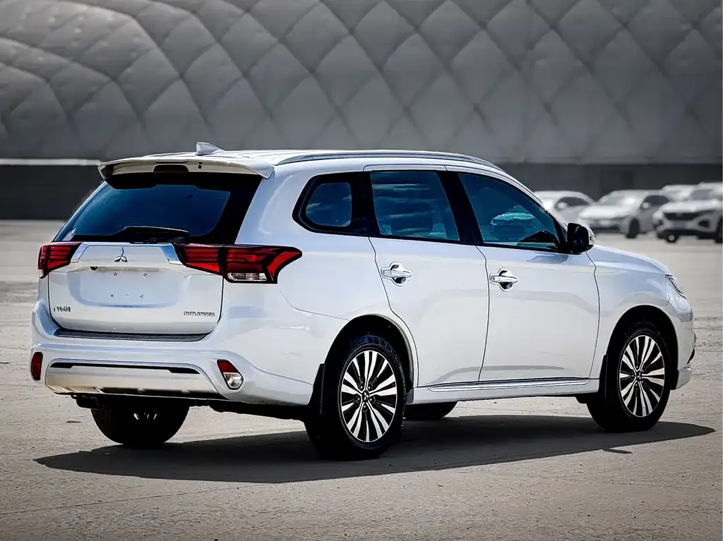 Mitsubishi Outlander — фото 10